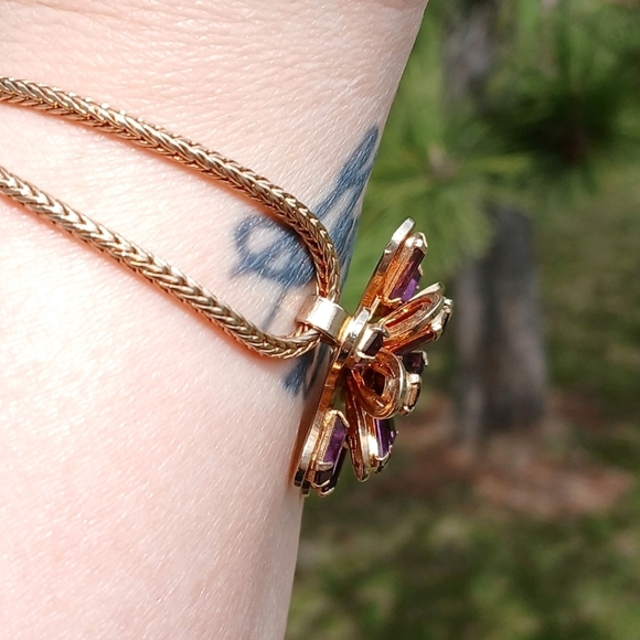 Vintage Gold Tone Bracelet With Purple Glass Flower Unsigned 7.5" - Picture 6 of 11